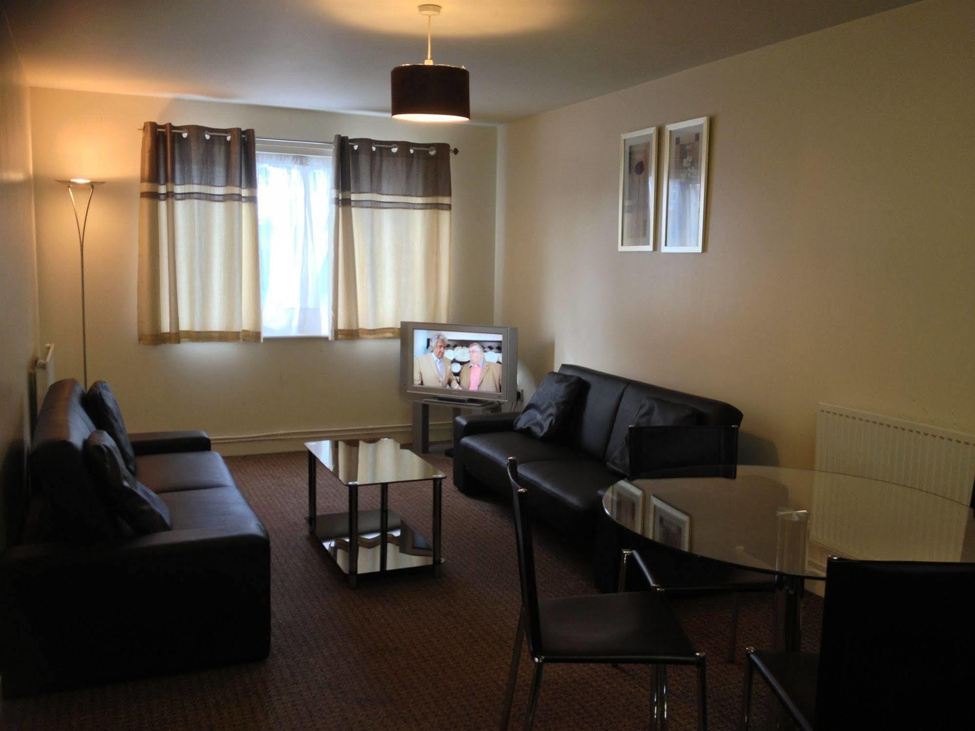 Oyo Arinza Apartments, Liverpool Ngoại thất bức ảnh